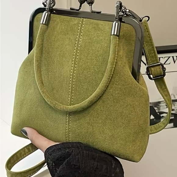UNIQUE GREEN HANDBAG W/STRAP by Gecko - Picture 10 of 15